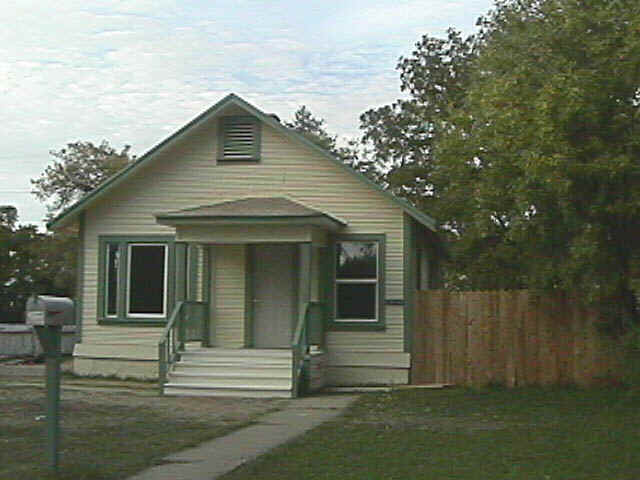 after front.jpg (56528 bytes)